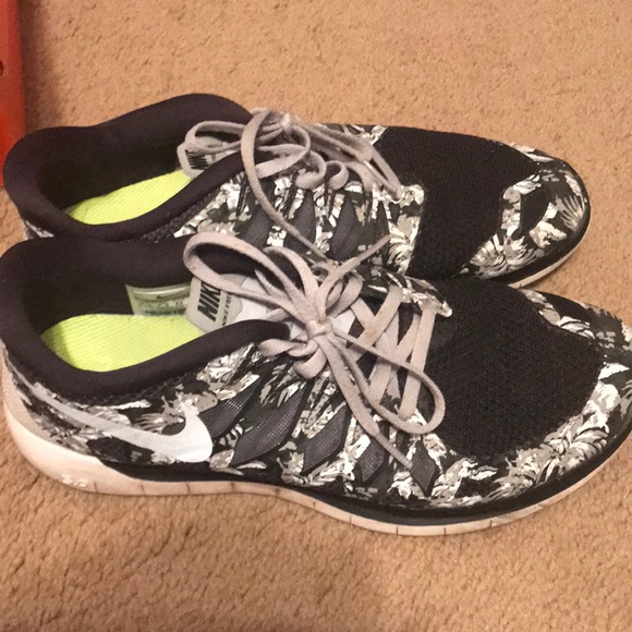 Nike Shoes - Nike free 5.0